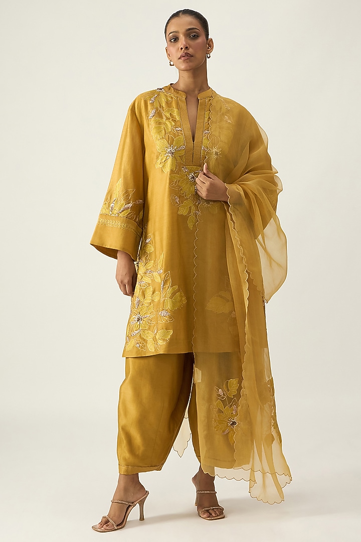 Mustard Chanderi Hand Embroidered Kurta Set by Viam at Pernia's Pop Up Shop