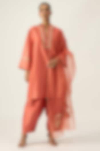Salmon Pink Chanderi Hand Embroidered Kurta Set by Viam at Pernia's Pop Up Shop