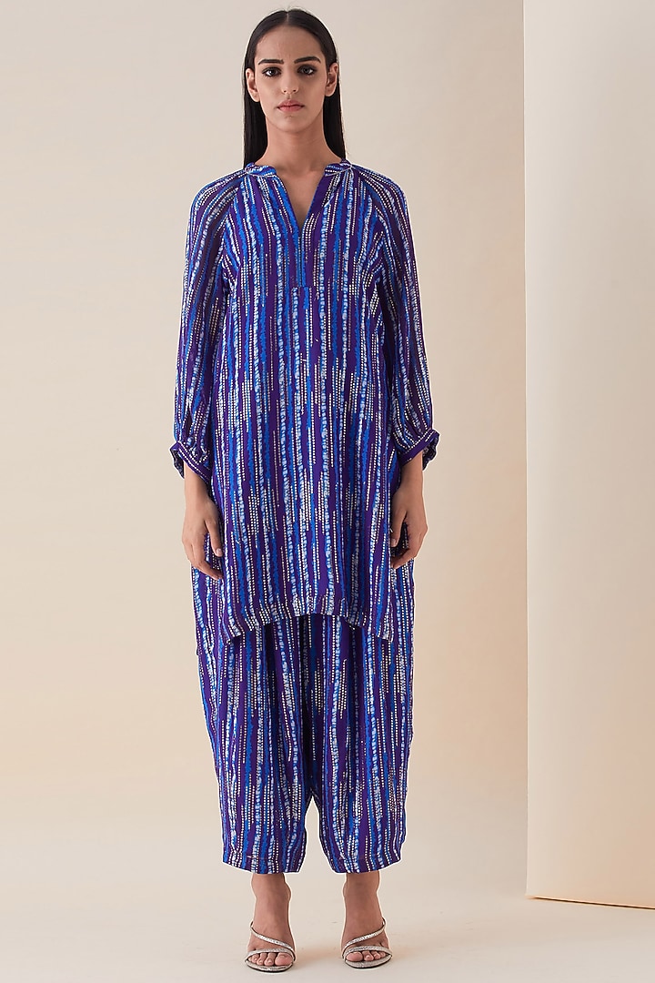 Deep Blue Metallic Embroidered Kurta Set by VIAM at Pernia's Pop Up Shop