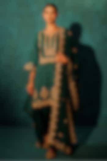 Green Pure Silk Marodi Embroidered Bandhani Kurta Set by Vinita Bhansali at Pernia's Pop Up Shop