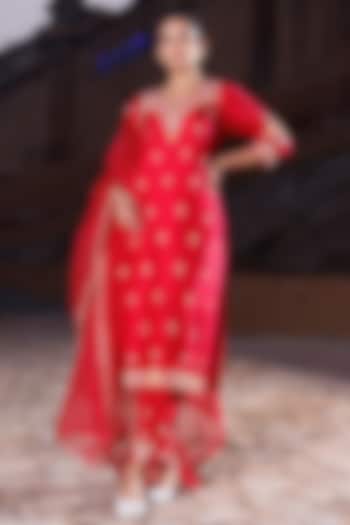 Red Pure Silk Marodi Embroidered Kurta Set by Vinita Bhansali at Pernia's Pop Up Shop
