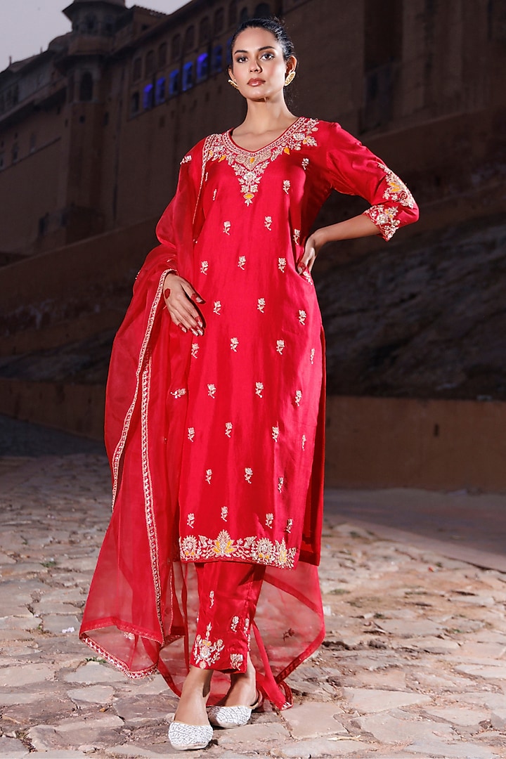 Red Pure Silk Marodi Embroidered Kurta Set by Vinita Bhansali at Pernia's Pop Up Shop
