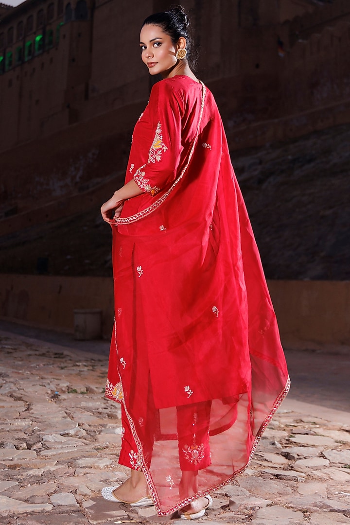 Red Pure Silk Marodi Embroidered Kurta Set by Vinita Bhansali at Pernia's Pop Up Shop