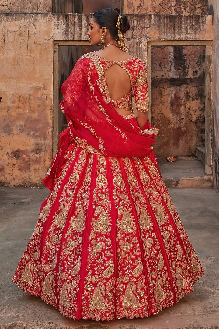 Red Pure Silk Embroidered Bridal Lehenga Set by Vinita Bhansali at Pernia's Pop Up Shop