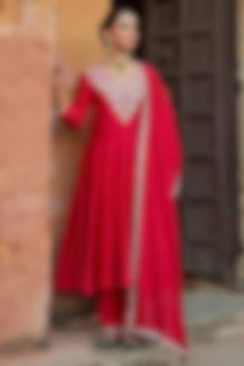 Red Pure Silk Embroidered Kurta Set by Vinita Bhansali at Pernia's Pop Up Shop