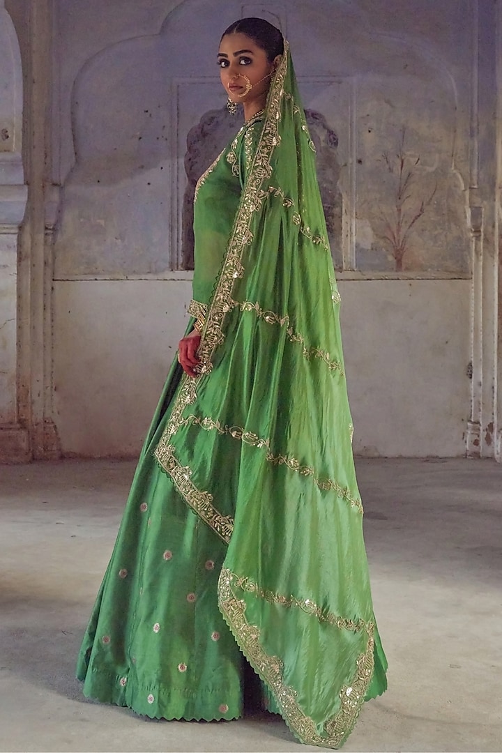 Green Pure Banarasi Silk Mukaish Hand Embroidered Wedding Lehenga Set by Vinita Bhansali at Pernia's Pop Up Shop