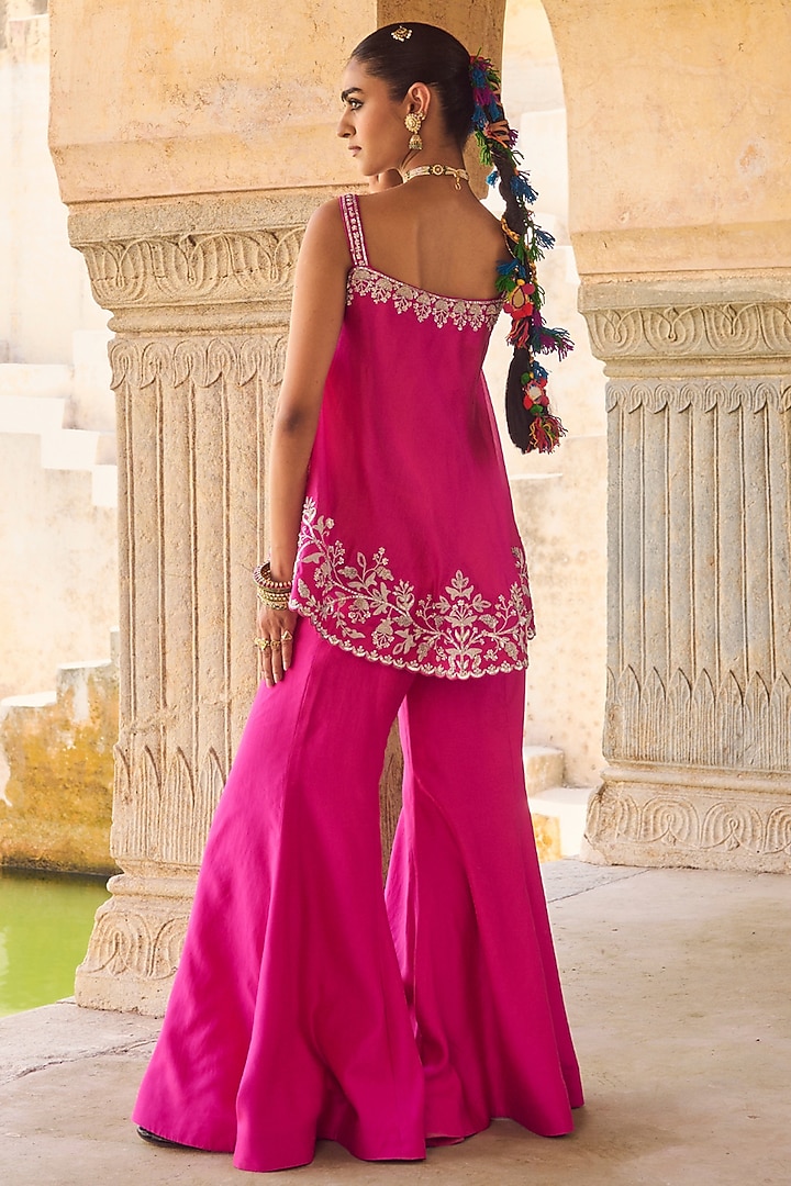 Pink Pure Italian Silk Mukaish & Sequins Hand Embroidered Kurta Set by Vinita Bhansali at Pernia's Pop Up Shop