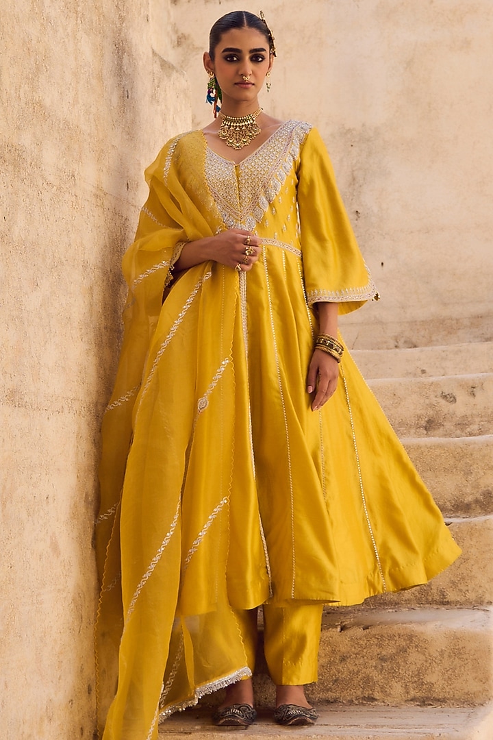 Yellow Pure Silk Resham Embroidered Wedding Anarkali Set by Vinita Bhansali at Pernia's Pop Up Shop