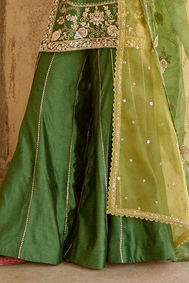 Green Pure Silk Hand Embroidered Kurta Set by Vinita Bhansali at Pernia's Pop Up Shop
