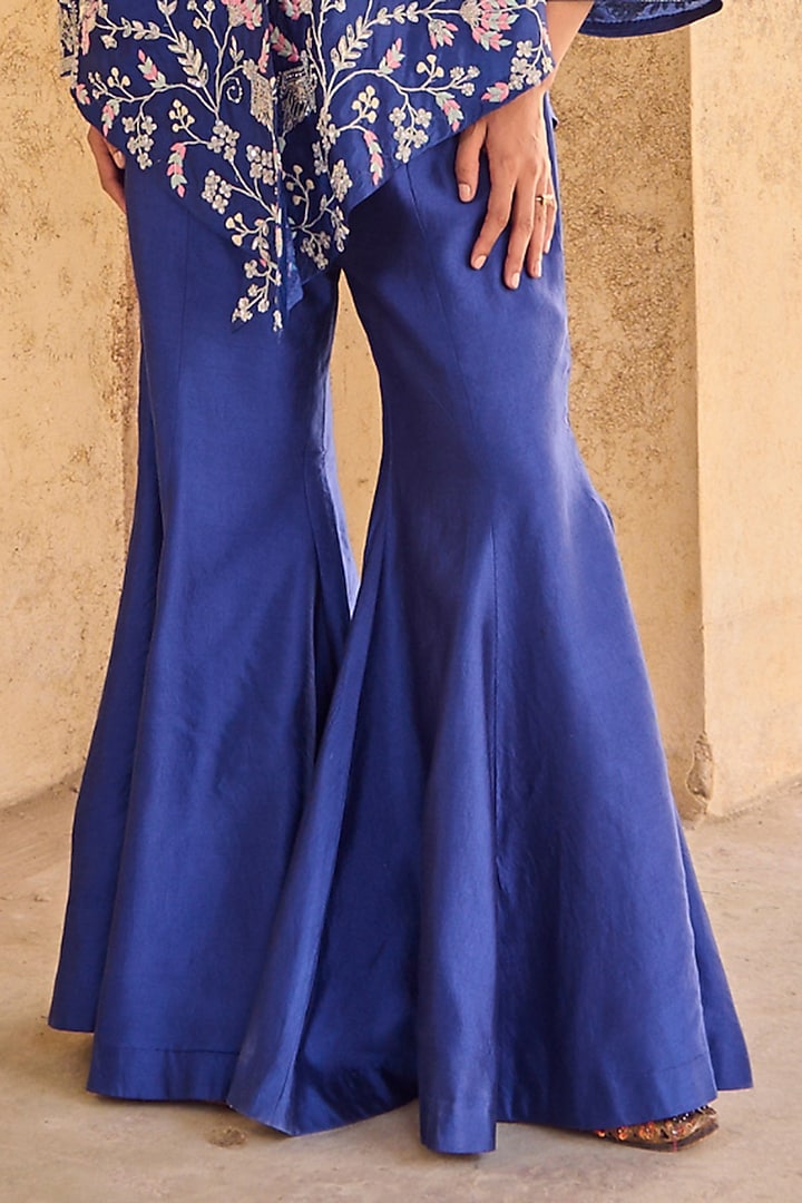 Blue Pure Italian Silk Hand Embroidered Cape Set by Vinita Bhansali at Pernia's Pop Up Shop