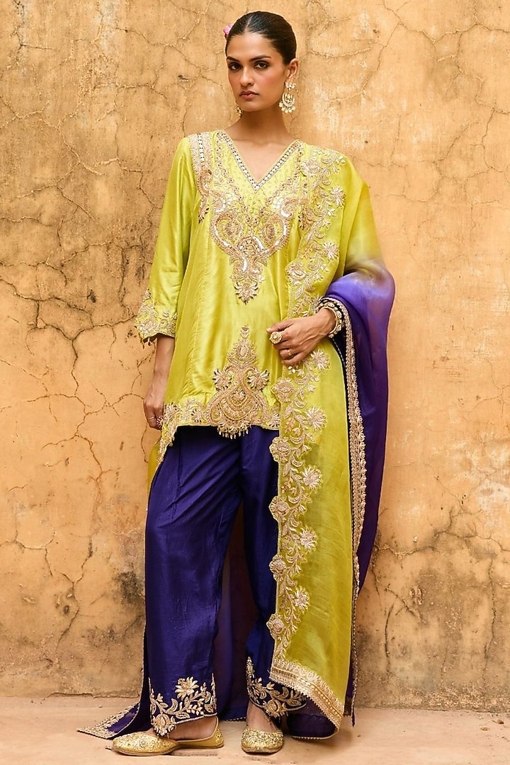 Apple Green Pure Silk Hand Embroidered Kurta Set by Vinita Bhansali at Pernia's Pop Up Shop