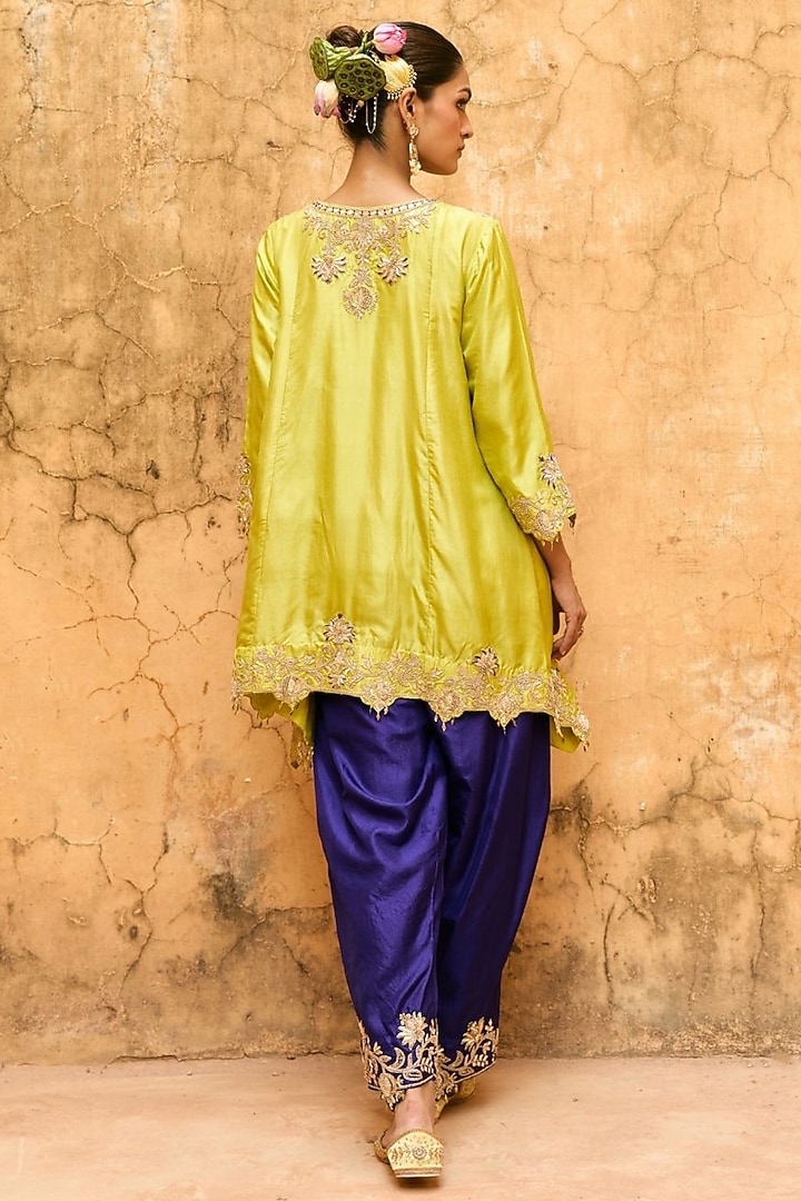 Apple Green Pure Silk Hand Embroidered Kurta Set by Vinita Bhansali at Pernia's Pop Up Shop