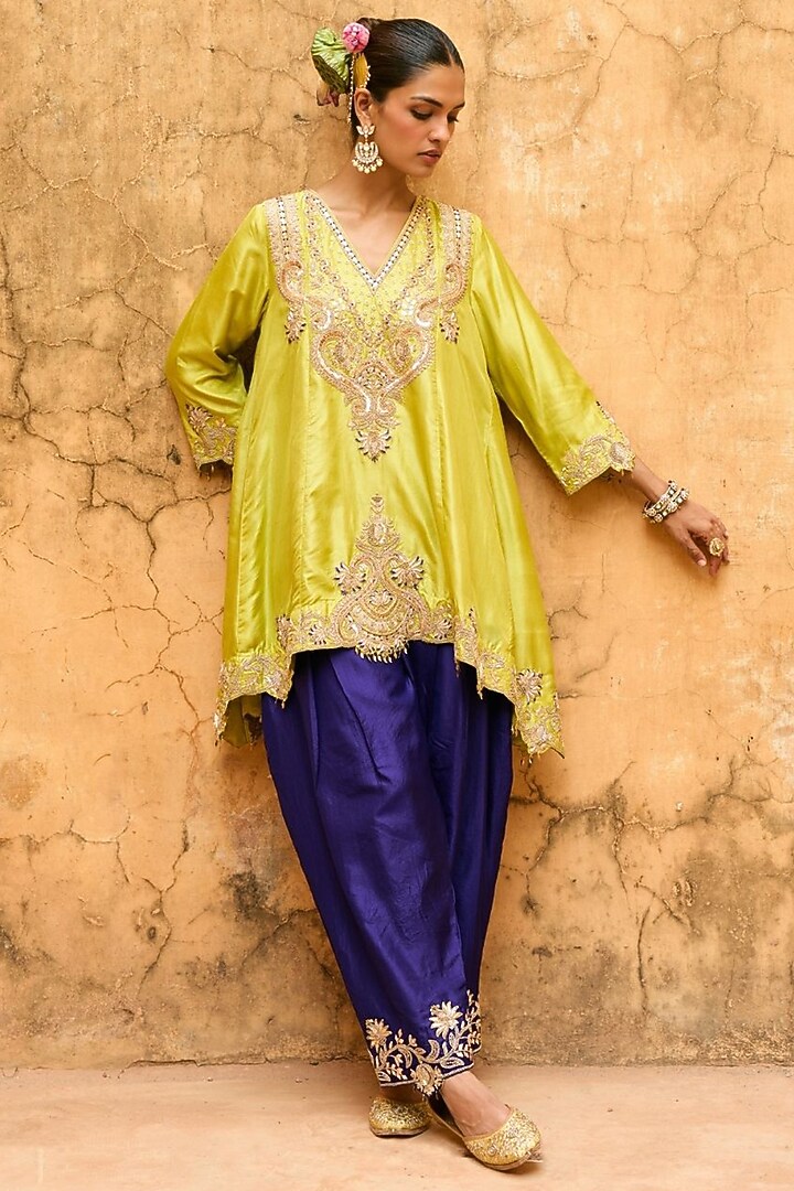 Apple Green Pure Silk Hand Embroidered Kurta Set by Vinita Bhansali at Pernia's Pop Up Shop