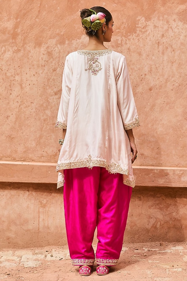 Ivory Pure Silk Hand Embroidered Kurta Set by Vinita Bhansali at Pernia's Pop Up Shop