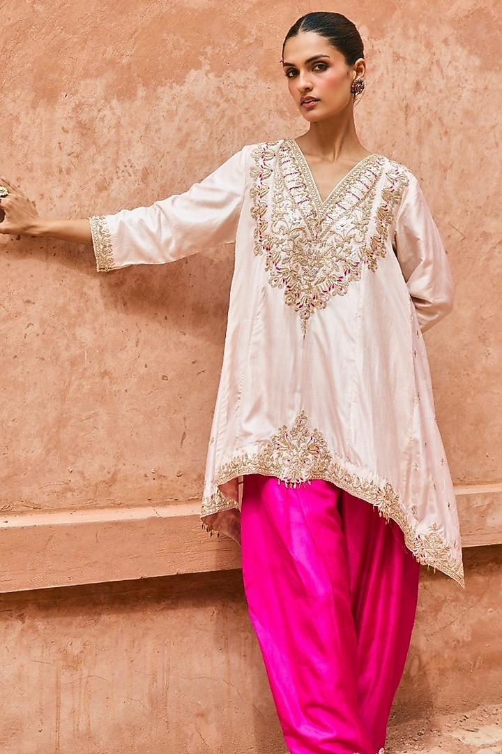 Ivory Pure Silk Hand Embroidered Kurta Set by Vinita Bhansali at Pernia's Pop Up Shop