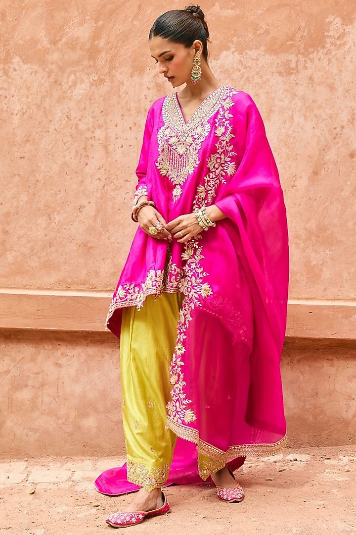Pink Pure Silk Hand Embroidered Kurta Set by Vinita Bhansali at Pernia's Pop Up Shop