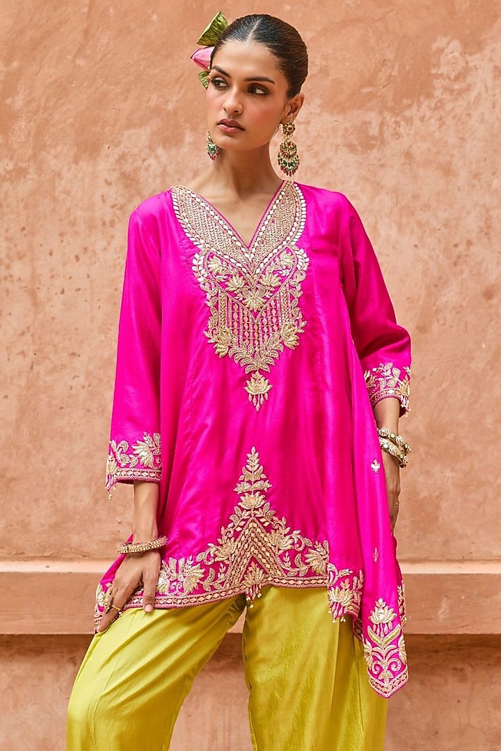 Pink Pure Silk Hand Embroidered Kurta Set by Vinita Bhansali at Pernia's Pop Up Shop