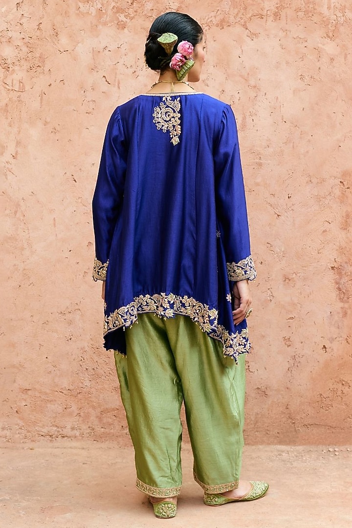 Blue Pure Silk Hand Embroidered Kurta Set by Vinita Bhansali at Pernia's Pop Up Shop