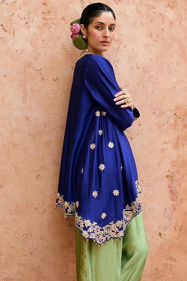 Blue Pure Silk Hand Embroidered Kurta Set by Vinita Bhansali at Pernia's Pop Up Shop