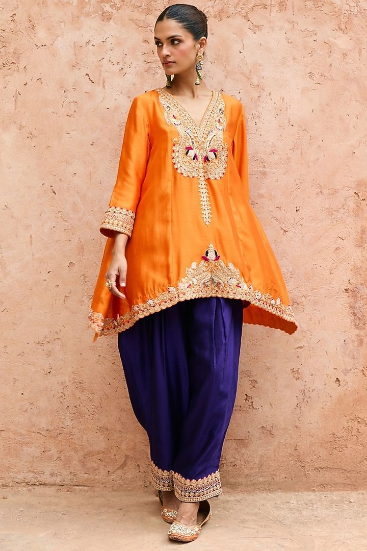 Orange Pure Silk Hand Embroidered Kurta Set by Vinita Bhansali at Pernia's Pop Up Shop