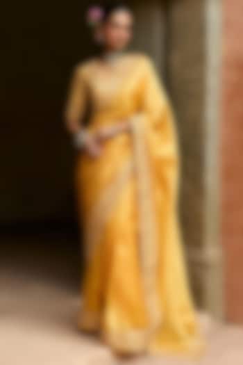 Yellow Pure Silk Hand Embroidered Reception Saree Set by Vinita Bhansali at Pernia's Pop Up Shop