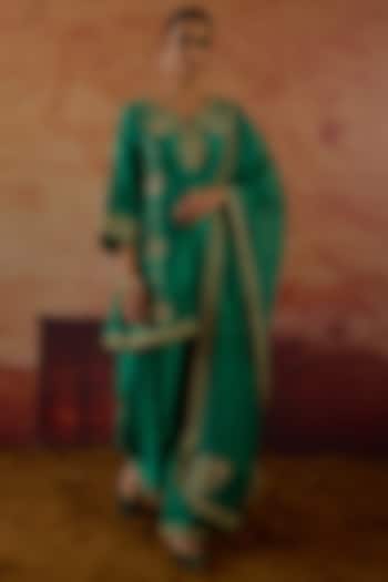 Green Pure Silk Zardosi Hand Embroidered Kurta Set by Vinita Bhansali at Pernia's Pop Up Shop