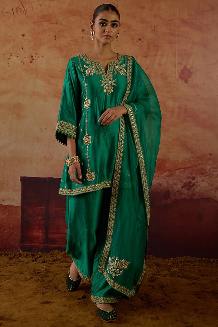 Green Pure Silk Zardosi Hand Embroidered Kurta Set by Vinita Bhansali at Pernia's Pop Up Shop