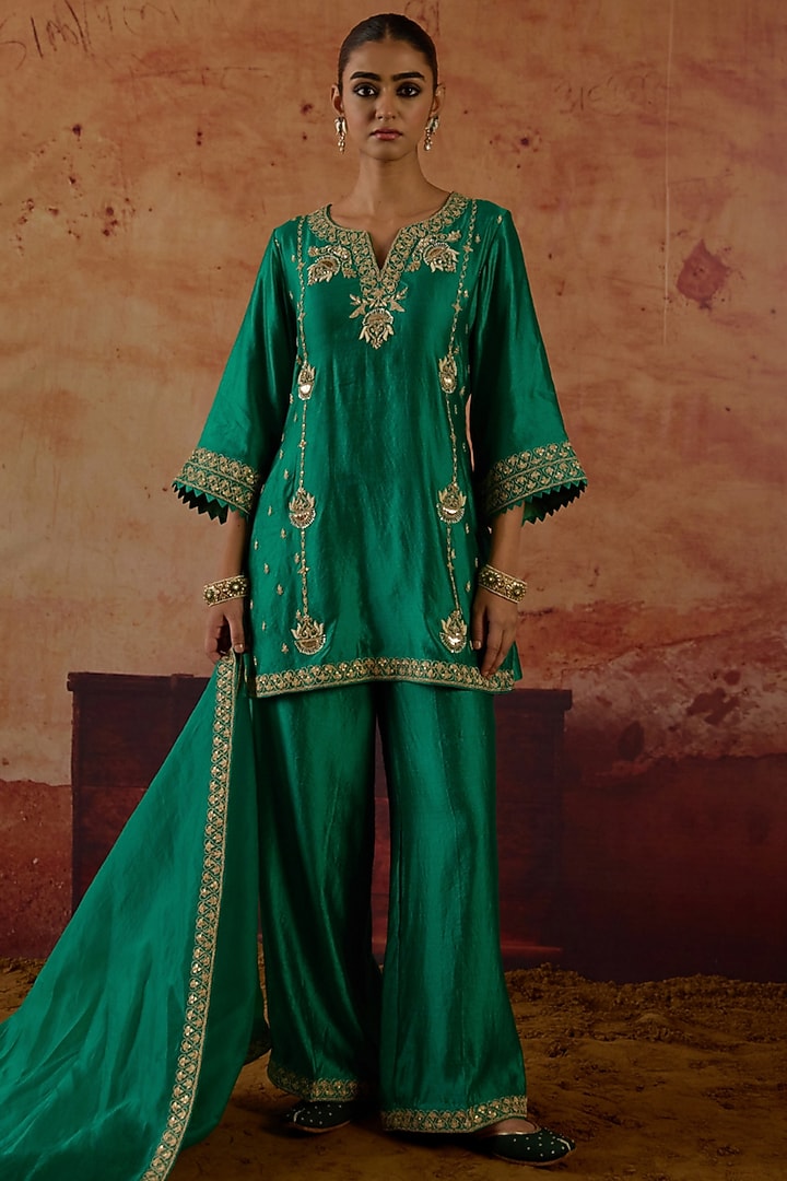 Green Pure Silk Zardosi Hand Embroidered Kurta Set by Vinita Bhansali at Pernia's Pop Up Shop