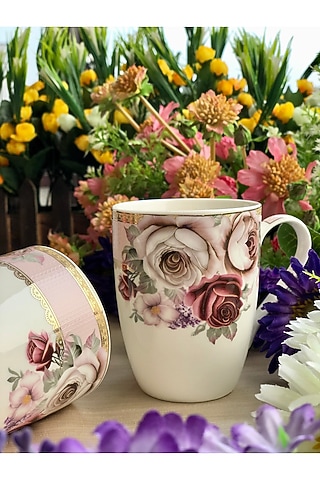White Embossed Porcelain Mugs (Set of 2) by Vigneto