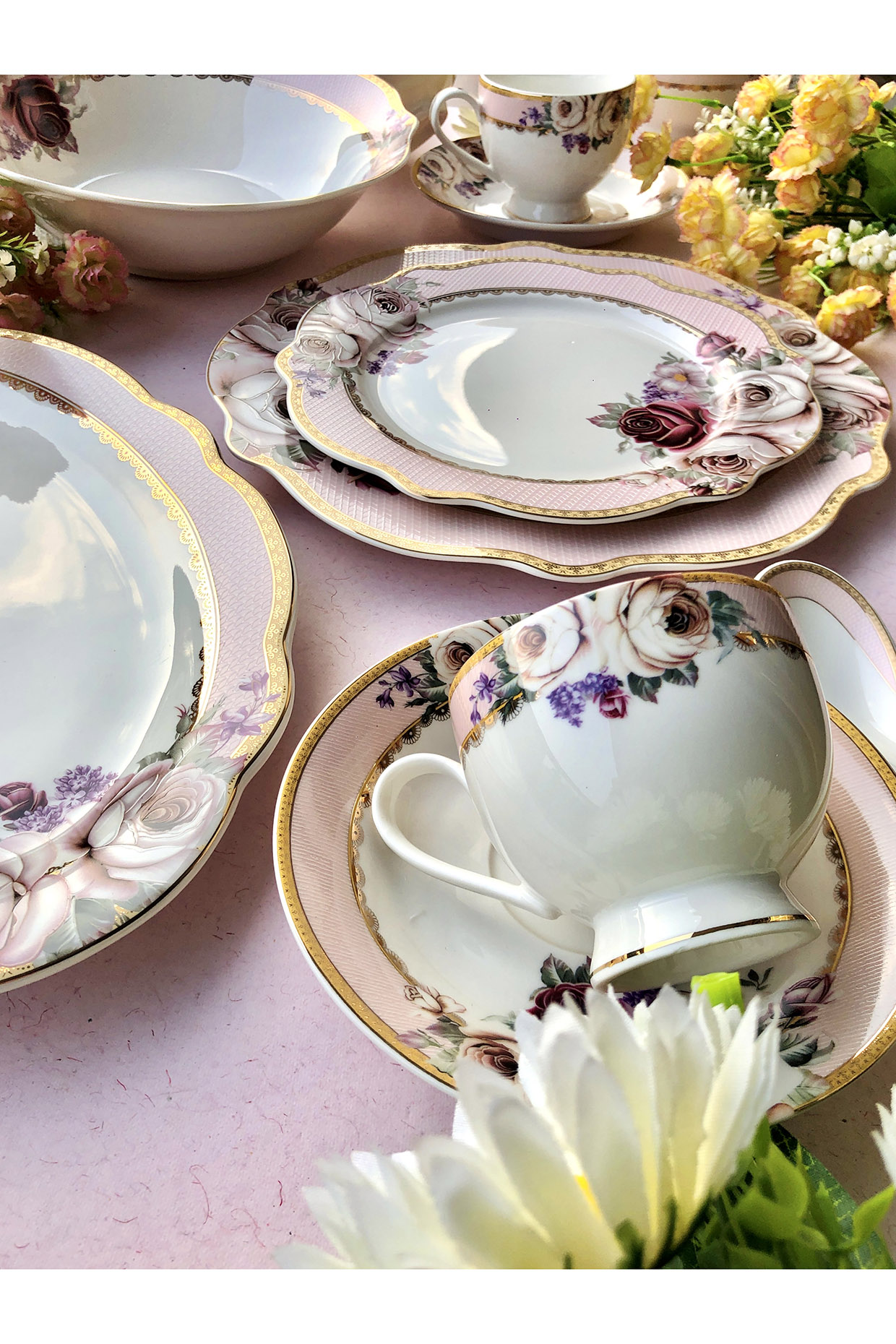 White & Pink Porcelain Dinner Set (Set of 36) Design by Vigneto at