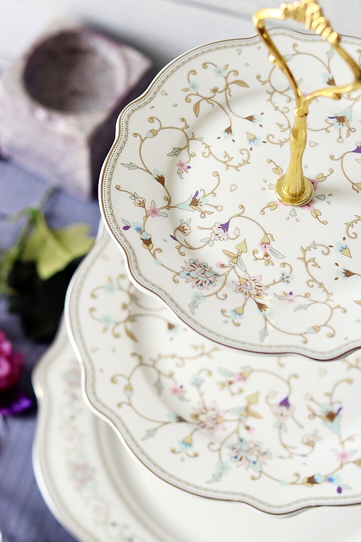 White Finest Premium Porcelain Dessert Stand by Vigneto at Pernia's Pop Up Shop