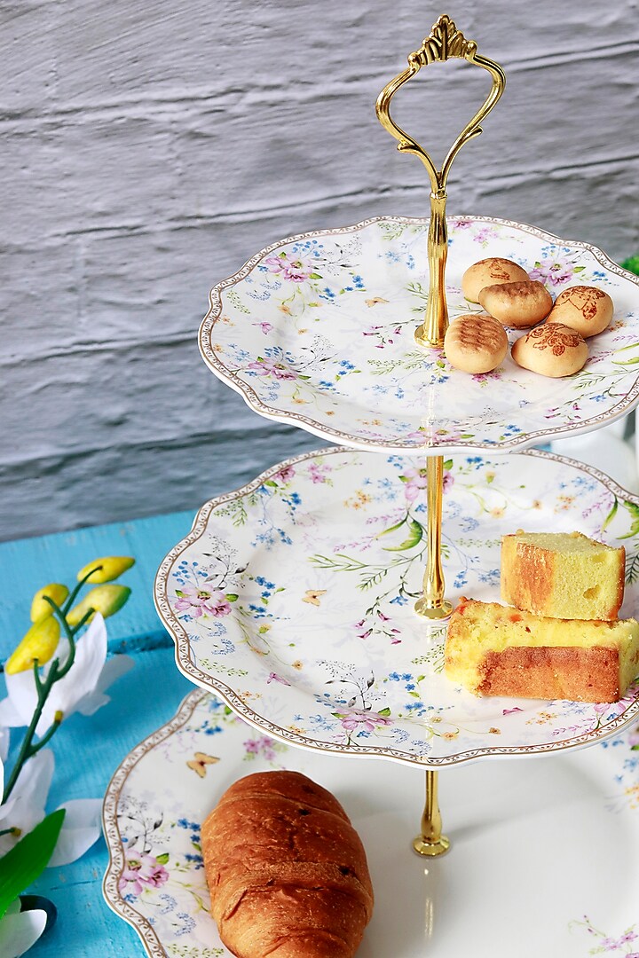White Finest Premium Porcelain Dessert Stand by Vigneto at Pernia's Pop Up Shop