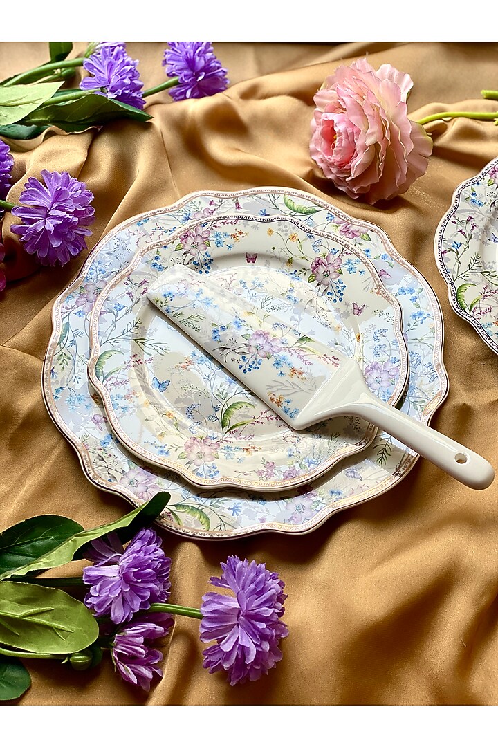 White Floral Victorian Serving Set by Vigneto at Pernia's Pop Up Shop