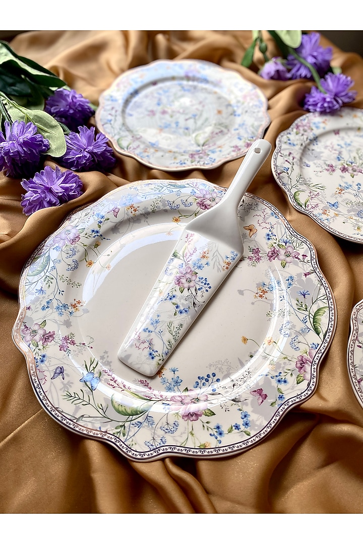 White Floral Victorian Serving Set by Vigneto at Pernia's Pop Up Shop