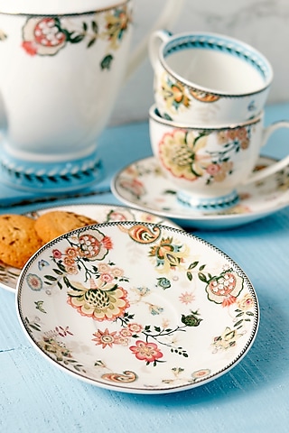 White Finest Premium Porcelain Tea Set by Vigneto