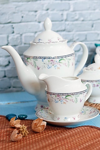White Finest Premium Porcelain Tea Set by Vigneto