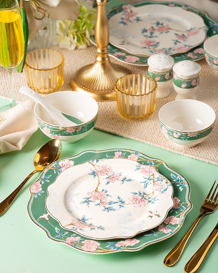 Victorian Green Porcelain Dinner Set (Set of 36) by Vigneto