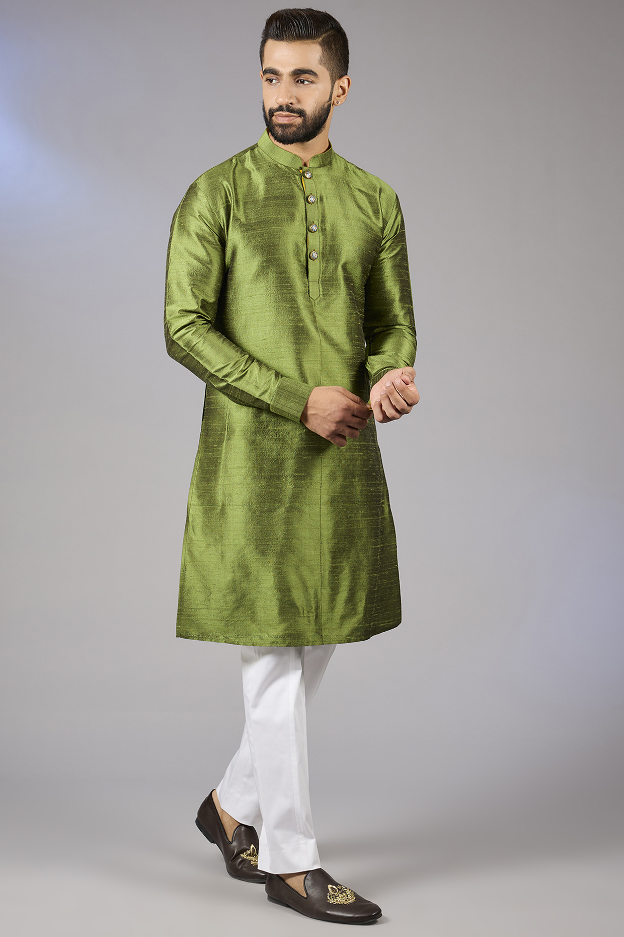Green Raw Silk Kurta Set by VICUGNA