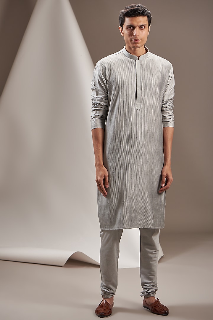 Silver Cotton Blend Textured Kurta Set by VICUGNA