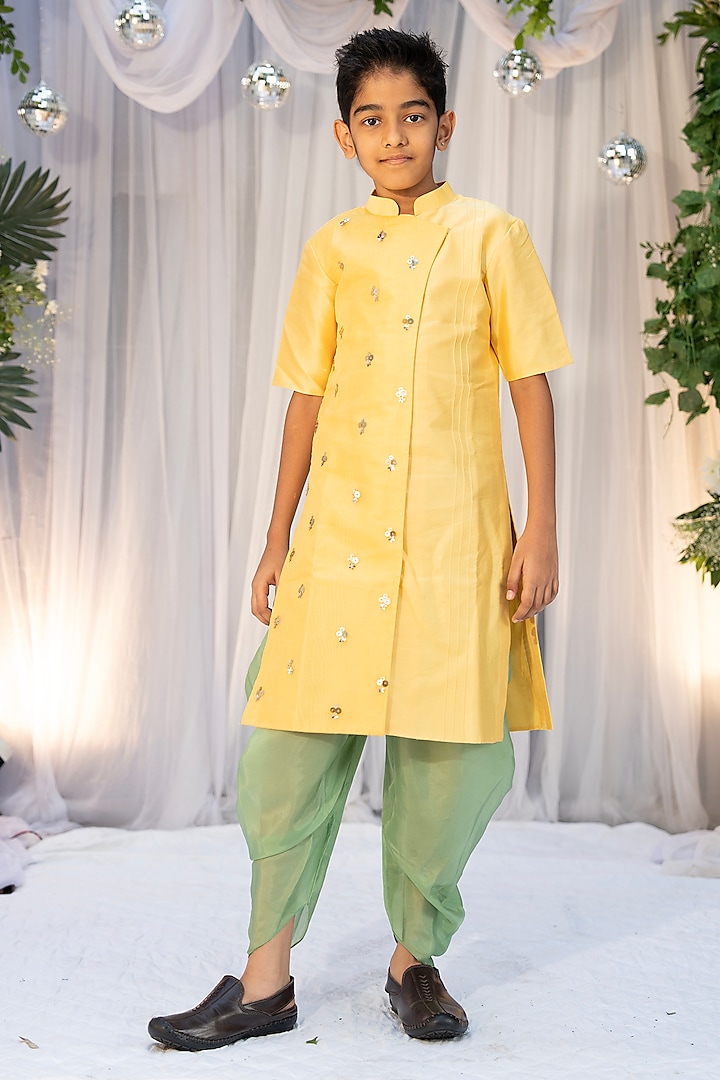 Yellow Silk Chanderi Floral Kurta Set For Boys by Vibrant Hues at Pernia's Pop Up Shop