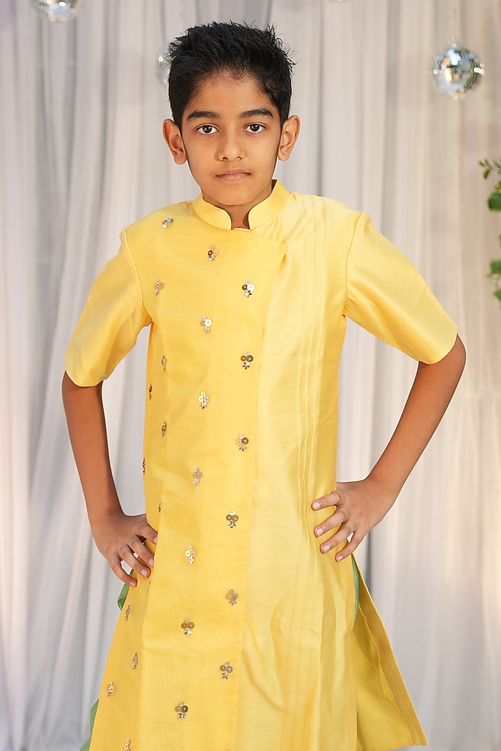 Yellow Silk Chanderi Floral Kurta Set For Boys by Vibrant Hues at Pernia's Pop Up Shop
