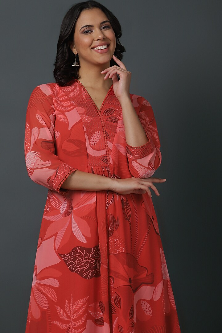 Red Luxury Georgette Embroidered Kurta Set by VINNY KHURANA OFFICIAL at Pernia's Pop Up Shop