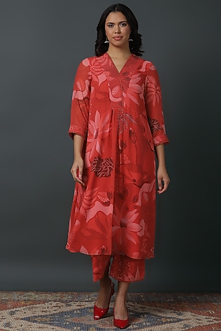 Red Luxury Georgette Embroidered Kurta Set by VINNY KHURANA OFFICIAL