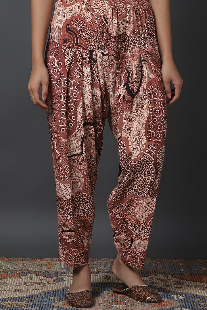 Brown Natural Crepe Digital Printed Kurta Set by VINNY KHURANA OFFICIAL at Pernia's Pop Up Shop