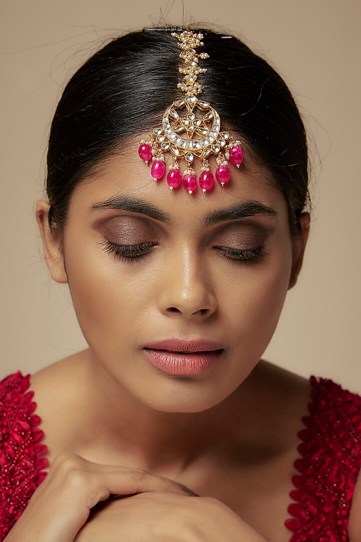 Gold Finish Kundan Polki & Pink Beaded Maangtikka by Vivinia By Vidhi Mehra at Pernia's Pop Up Shop