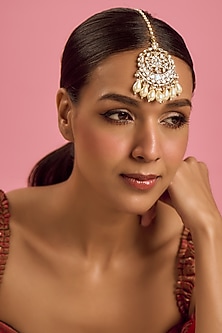 Gold Finish Kundan Polki & Beaded Maangtikka by Vivinia By Vidhi Mehra-MAANG TIKKA
