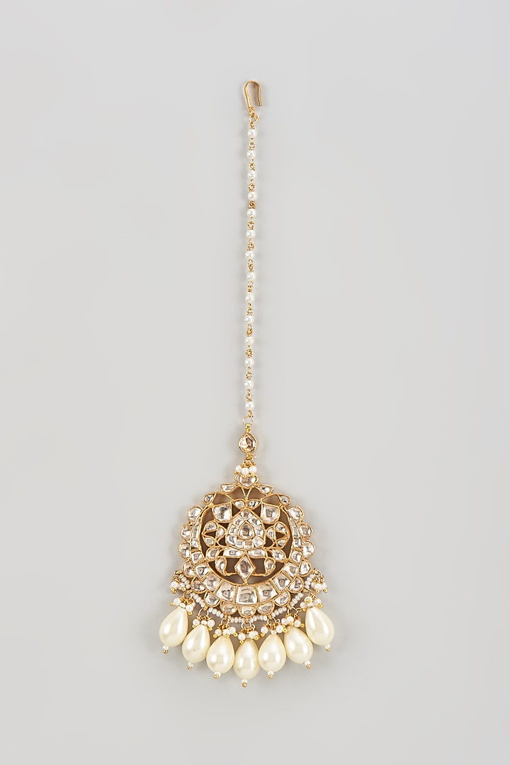 Gold Finish Kundan Polki & Beaded Maangtikka by Vivinia By Vidhi Mehra at Pernia's Pop Up Shop