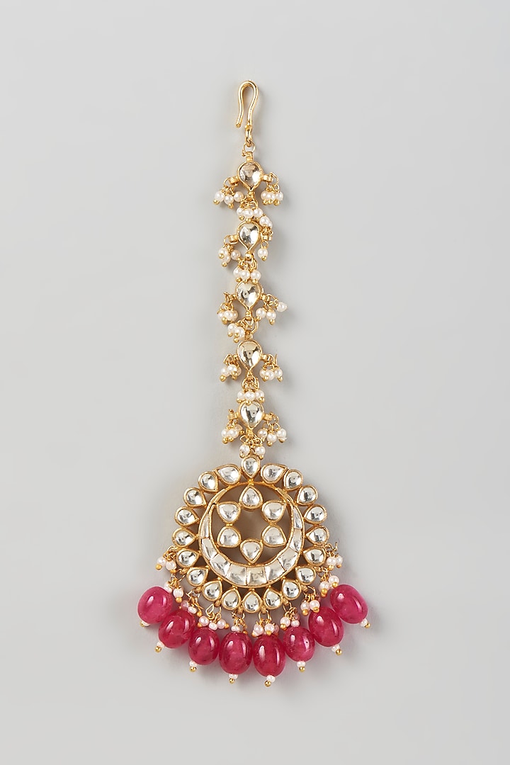 Gold Finish Kundan Polki Maangtikka by Vivinia By Vidhi Mehra at Pernia's Pop Up Shop