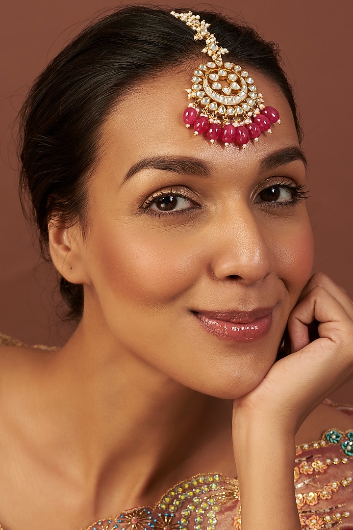 Gold Finish Kundan Polki Maangtikka by Vivinia By Vidhi Mehra at Pernia's Pop Up Shop
