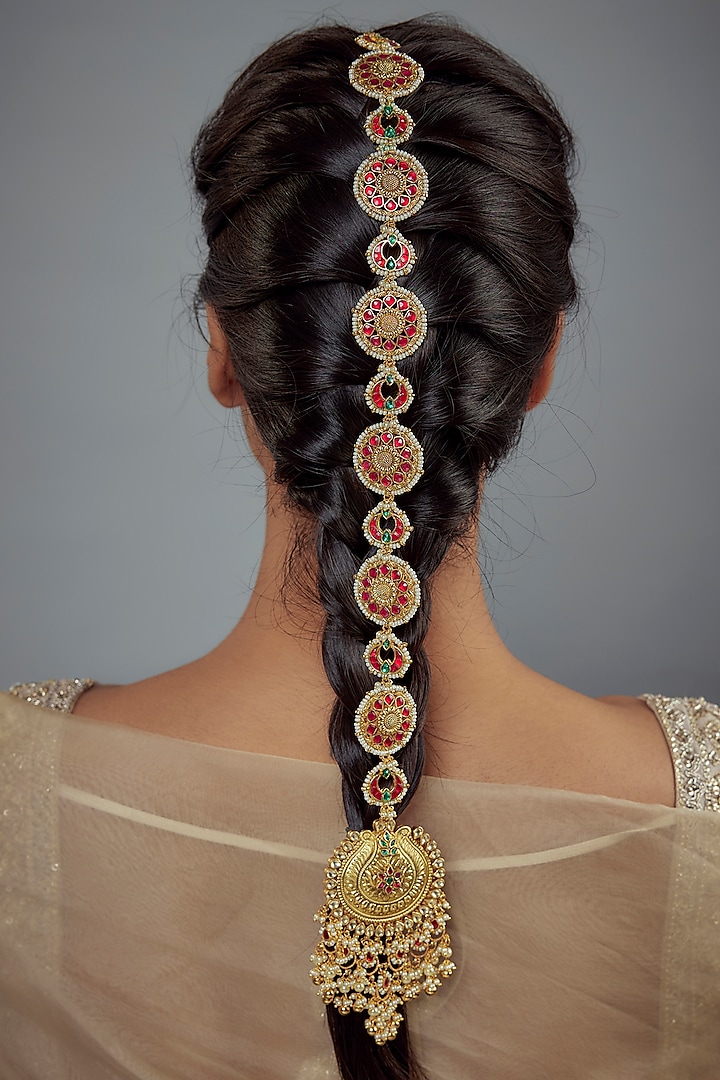 Gold Finish Kundan Polki Chand Maang Tikka by Vivinia By Vidhi Mehra at Pernia's Pop Up Shop